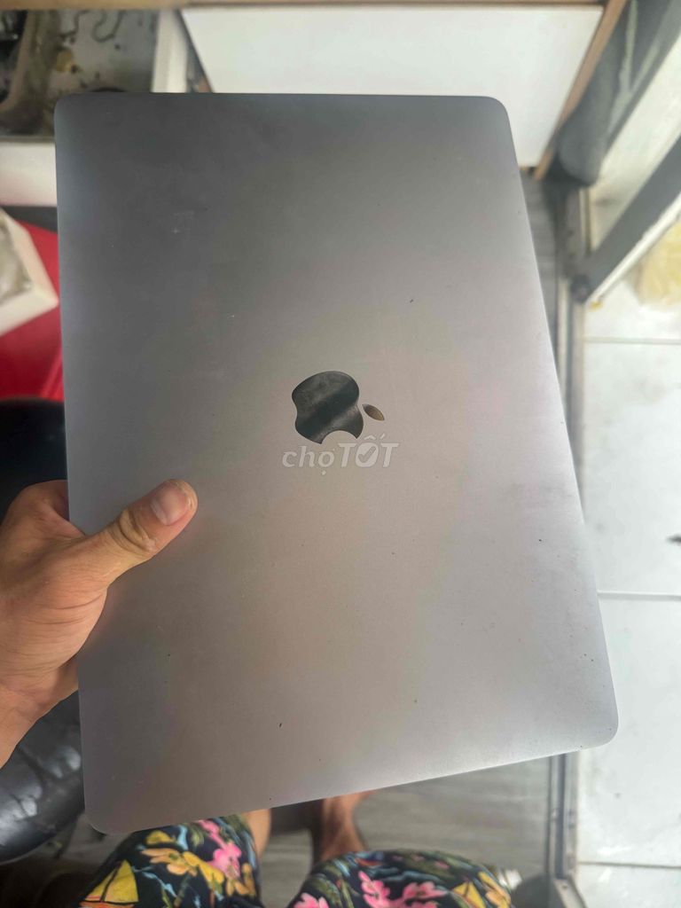 Apple Macbook Pro 2017 Xám. Mua bán Laptop tại Quận 7 Tp Hồ Chí Minh được đăng bởi Lee Tran hình 1