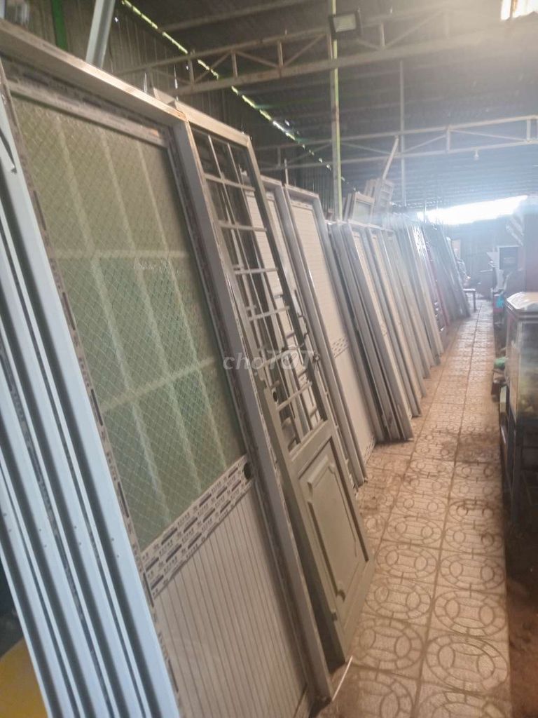 Cửa nhôm phòng đẹp như hình. Mua bán Nội thất, đồ gia dụng khác tại Huyện Phong Điền Cần Thơ được đăng bởi Thanh chuyên mua bán đồ thanh lý hình 1