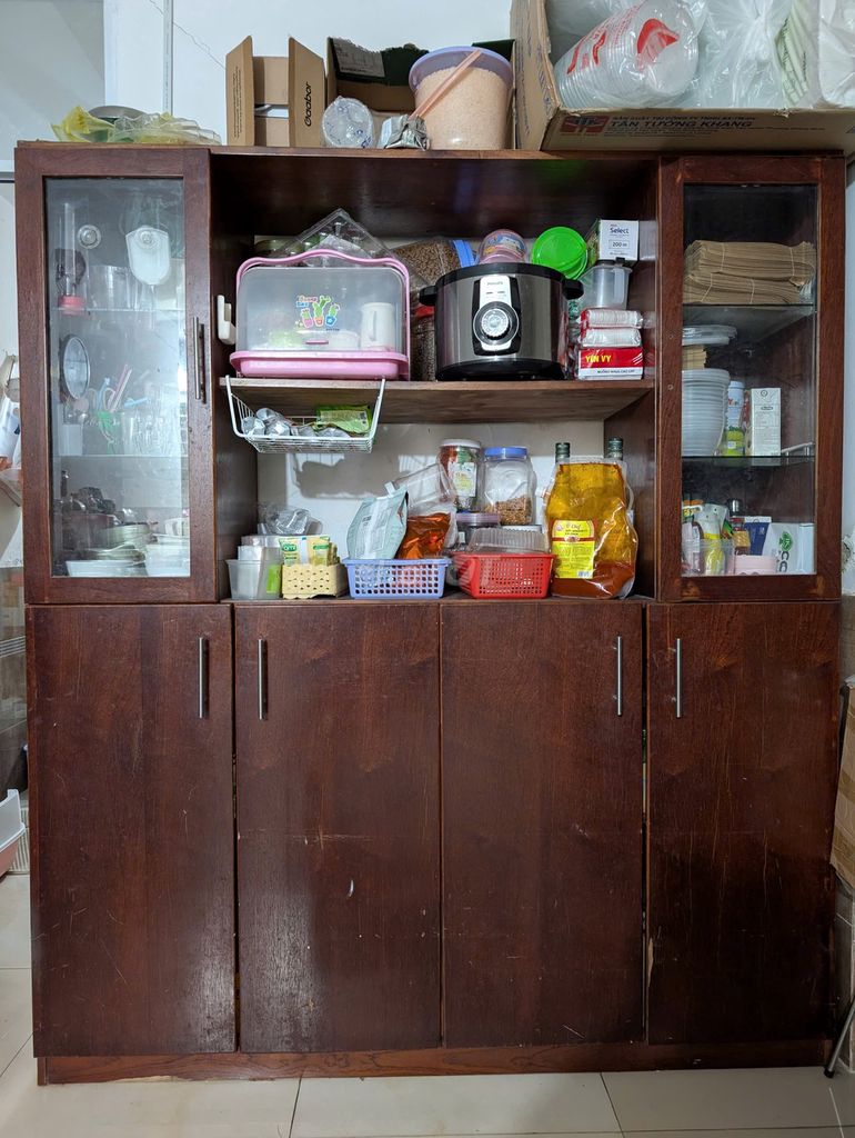 Tủ gỗ Nâu đựng chén ly văn phòng. Mua bán Tủ, kệ gia đình tại Quận 7 Tp Hồ Chí Minh được đăng bởi Ngốc ơi là ngốc hình 1