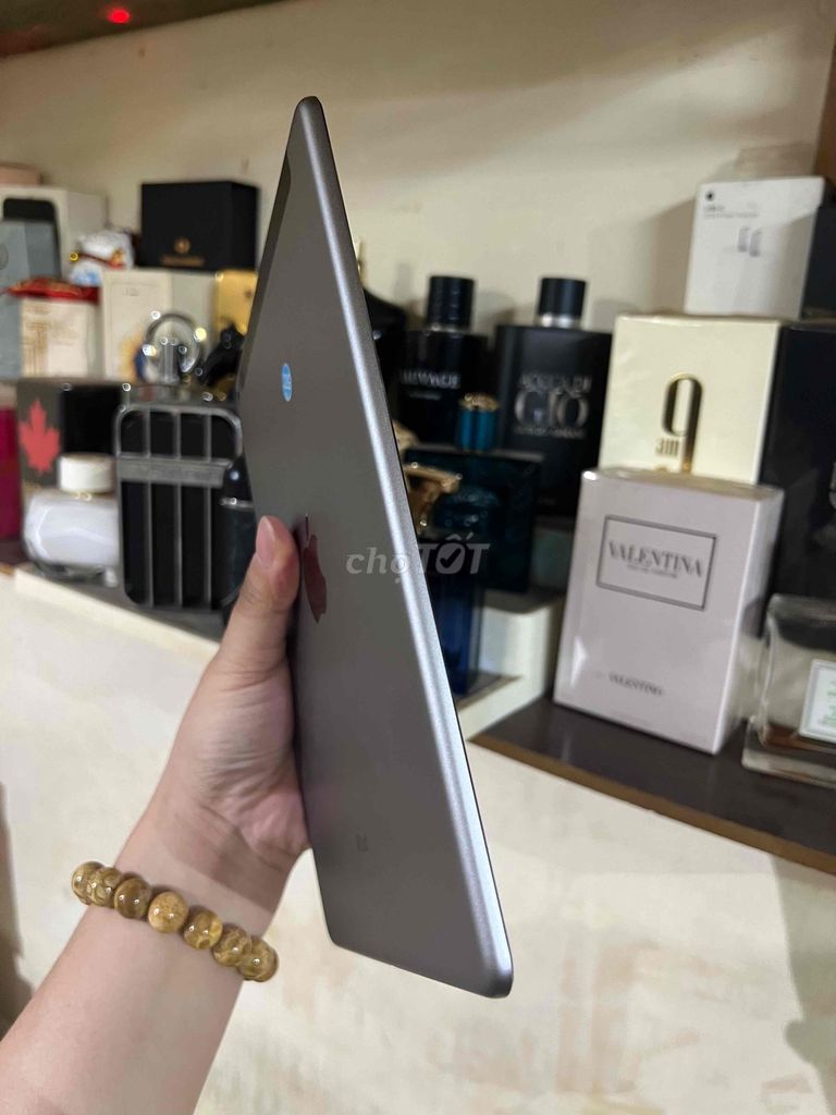 Trả Góp - Cà Thẻ iPad Air 2 32/64 4G/wifi Zin Đẹp. Mua bán Máy tính bảng tại Quận 1 Tp Hồ Chí Minh được đăng bởi Lư Quốc Thông hình 4