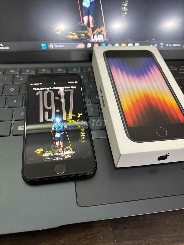CẦN BÁN IPHONE SE3 KHU VỰC ĐÀ LẠT. Mua bán Điện thoại tại Thành phố Đà Lạt Lâm Đồng được đăng bởi Alan Nguyen hình 1