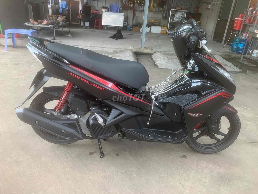 bán Airblade 125 Fi màu đen nhám có rì mốt tìm xe