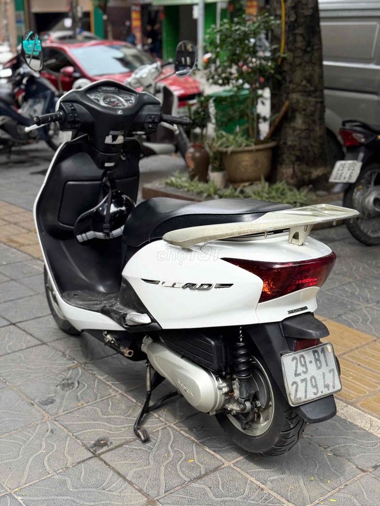 Honda Lead белая бензиновая 2012 оригинал последнего поколения