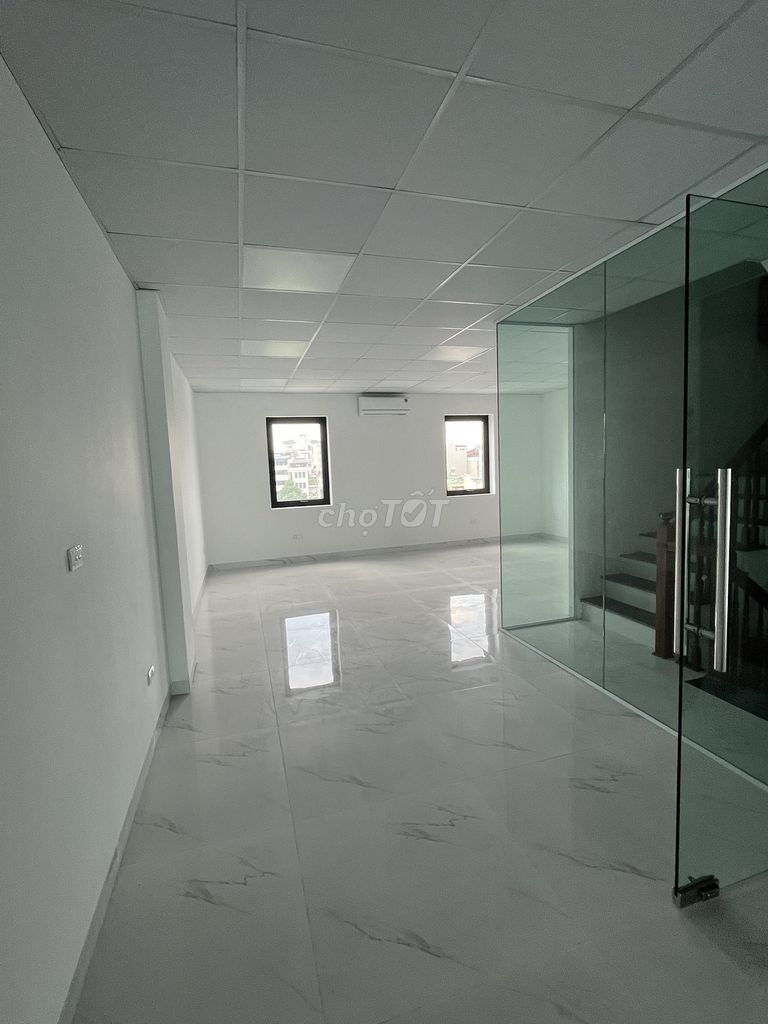 Cho thuê văn phòng Phùng Hưng - Yên Xá, sàn mới 125 m2/tầng như hình