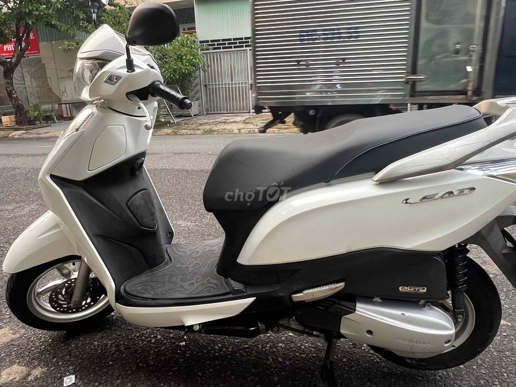 Главный владелец Honda Lead 2015, белый