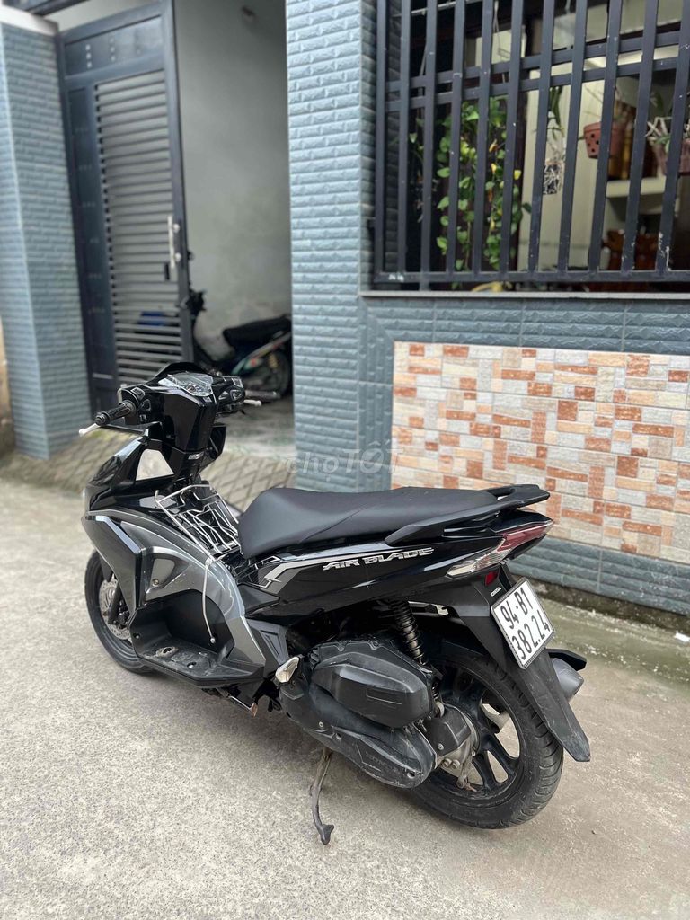 Honda Air Blade 2018 Đen. Mua bán Xe máy tại Thành phố Biên Hòa Đồng Nai được đăng bởi Minh hình 4