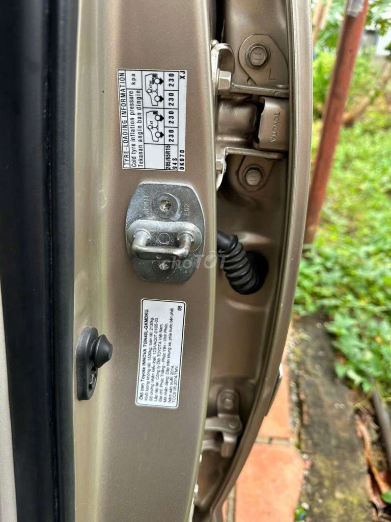 Toyota Innova E 2014 Ghi vàng đồng 114000 km. Mua bán Ô tô tại Quận 1 Tp Hồ Chí Minh được đăng bởi Tin Pham hình 6