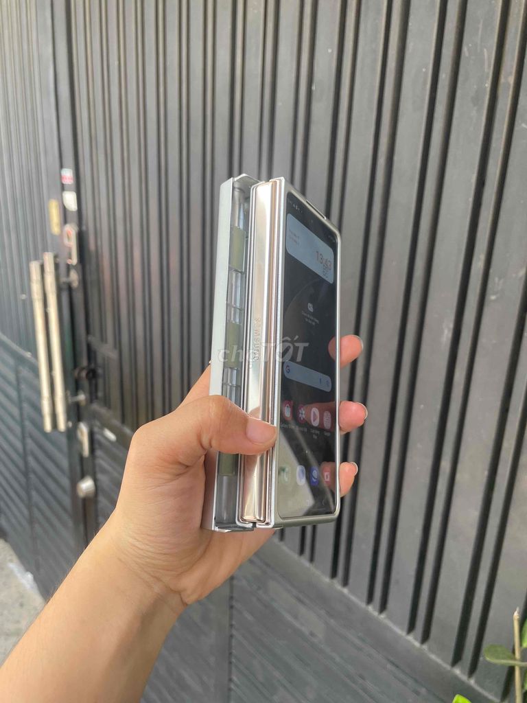 Samsung Z Fold 4 Việt Nam tặng bút và ốp lưng