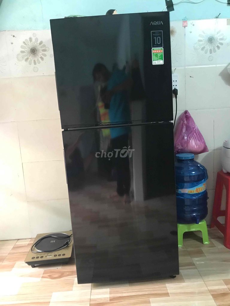 Tủ lạnh Aqua 189 lít mua được 3 tuầnrẻ hơn 30%. Mua bán Tủ lạnh tại Thị xã Bến Cát Bình Dương được đăng bởi Tú Thao hình 1