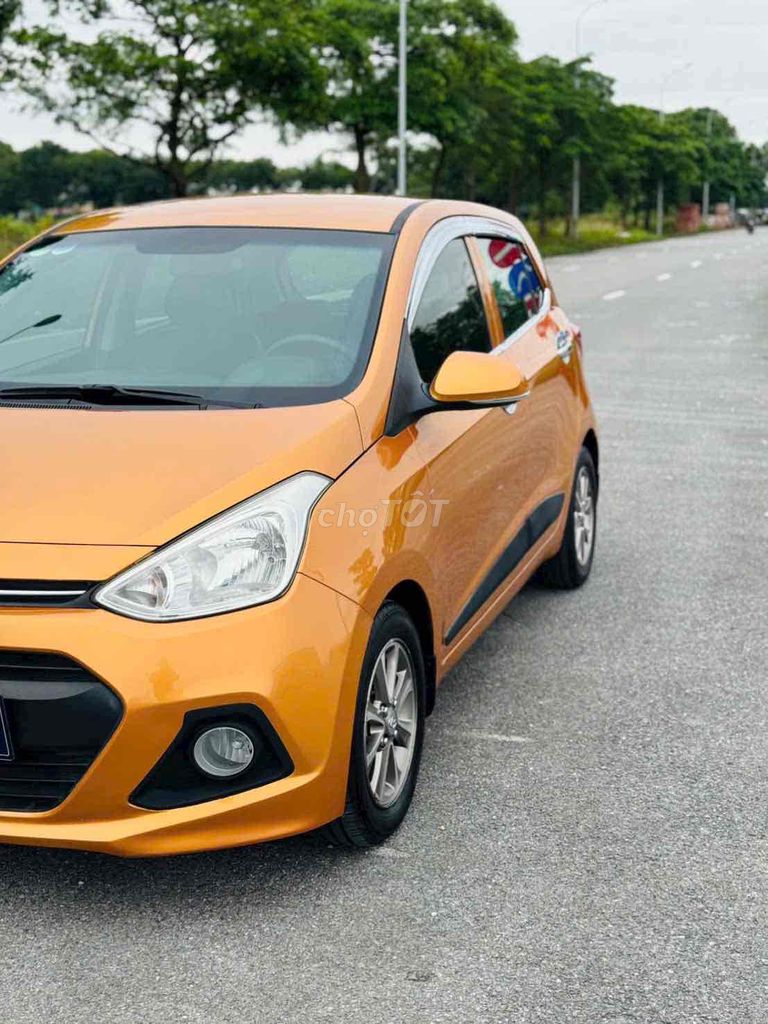 Hyundai i10 1.2AT 2016 Золотистый Автомат