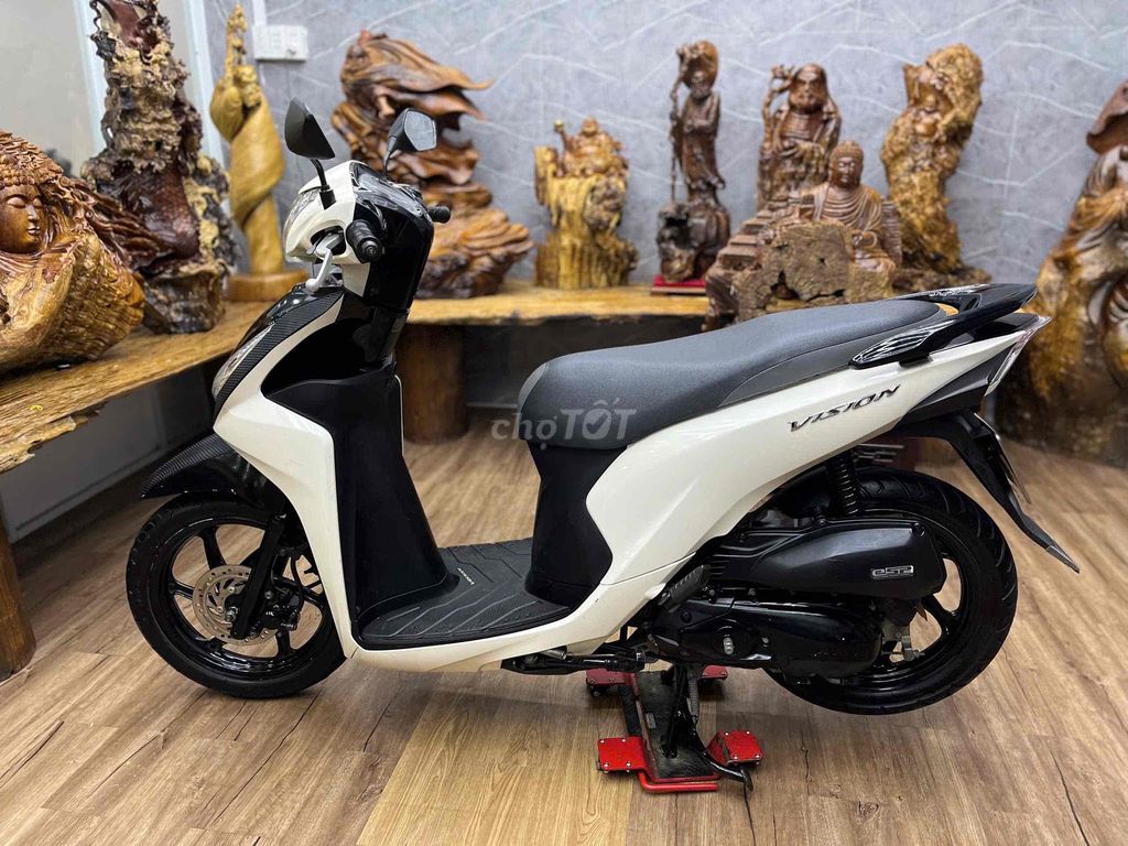 Honda Vision в отличном состоянии, тихий двигатель
