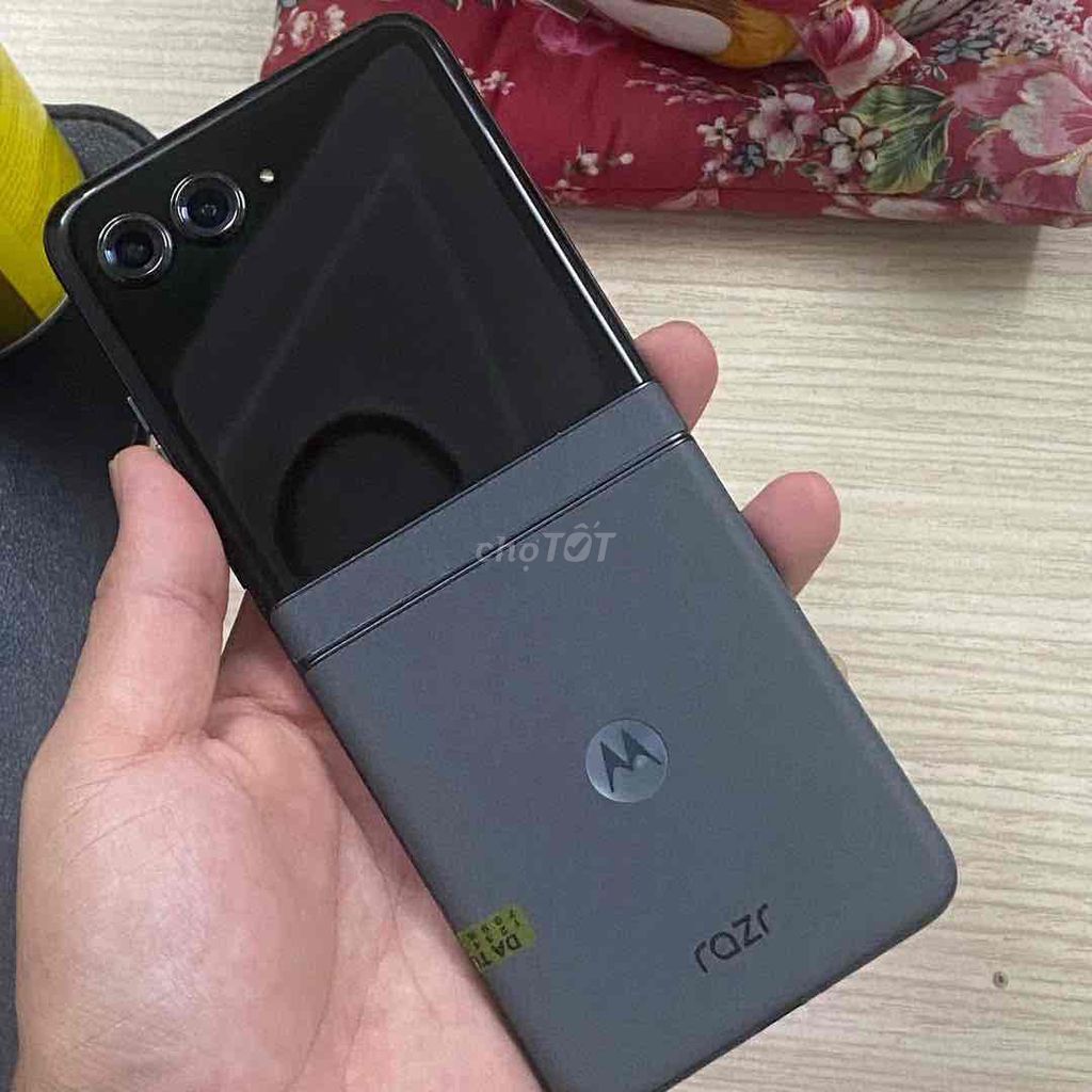 Motorola Razr 50 zin đẹp 256GB góp 0đ. Mua bán Điện thoại tại Quận Hải Châu Đà Nẵng được đăng bởi Điện Thoại Đà Nẵng  hình 1