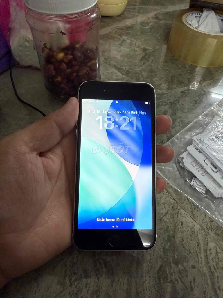 iPhone SE 2020 64GB Trắng 99%. Mua bán Điện thoại tại Quận 12 Tp Hồ Chí Minh được đăng bởi Thanh Nguyen hình 1