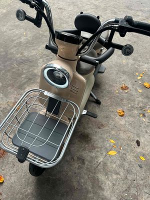 Xe máy điện Yadea i8 2024 Kem
