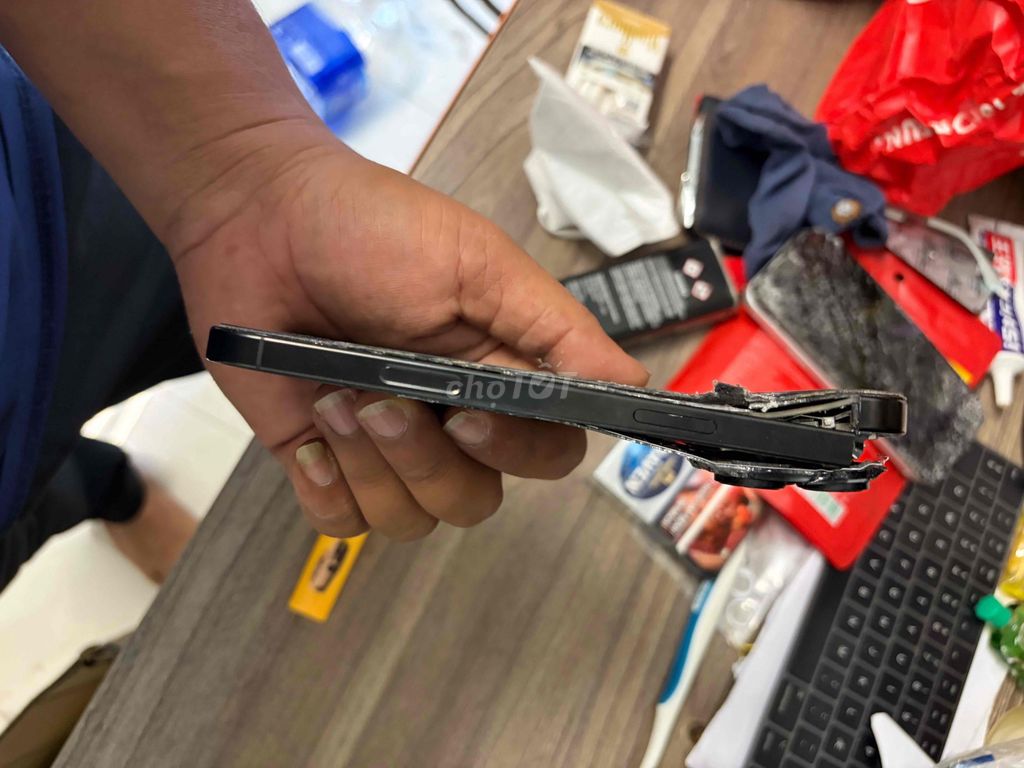 Xác iPhone 17 Pro Max , iPhone 16 pro Max. Mua bán Điện thoại tại Quận 10 Tp Hồ Chí Minh được đăng bởi Lan hình 1