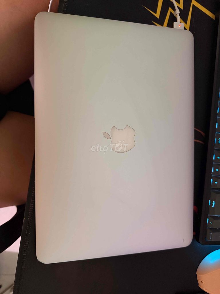 Apple Macbook Air 2016 8GB/128GB Bạc. Mua bán Laptop tại Quận Gò Vấp Tp Hồ Chí Minh được đăng bởi Nguyễn Thế Nhân hình 1