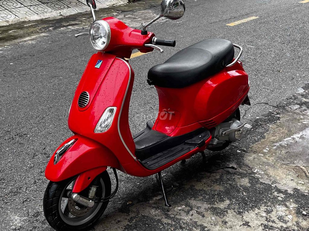 bán vespa đỏ 2011