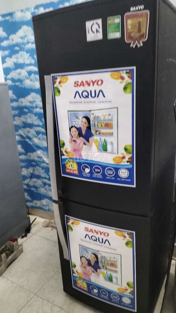 Tủ lạnh Sanyo aqua 301L ngăn đá dưới