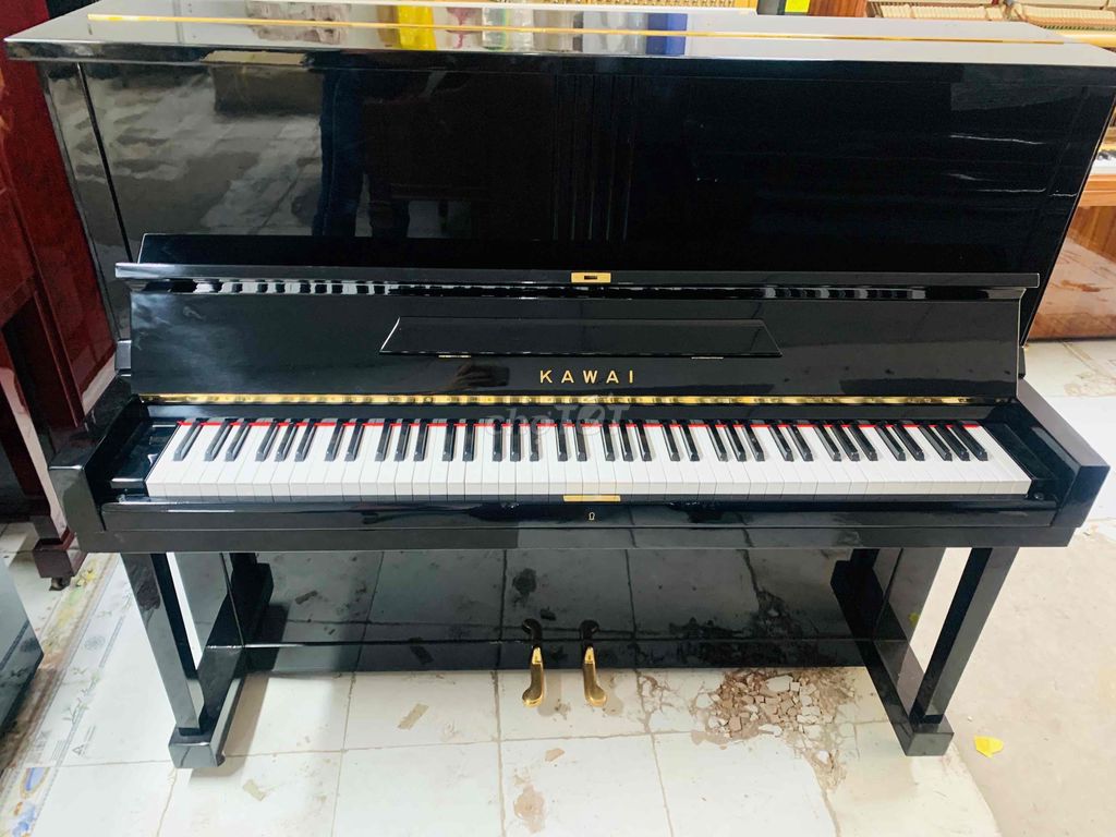 piano cơ giao sĩ tại kho