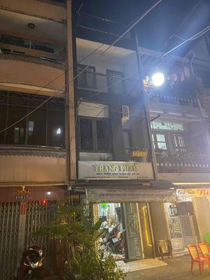 Chính Chủ cần bán nhà đẹp đường trước nhà 9m hoàn công đầy đủ