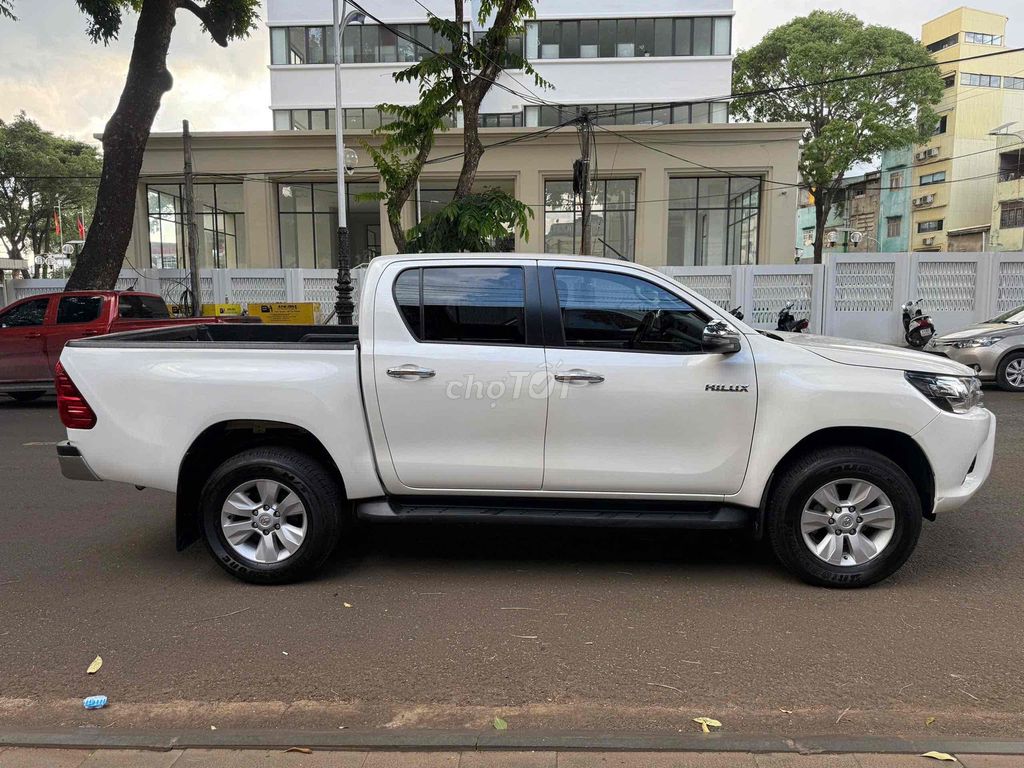 Toyota Hilux 2019 2.4G 4×4 MT - 100000 km