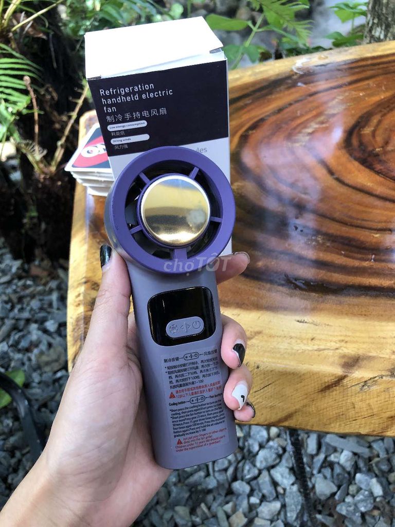 Quạt cầm tay có sò lạnh Tím. Mua bán Quạt tại Quận Liên Chiểu Đà Nẵng được đăng bởi MaiKa hình 1