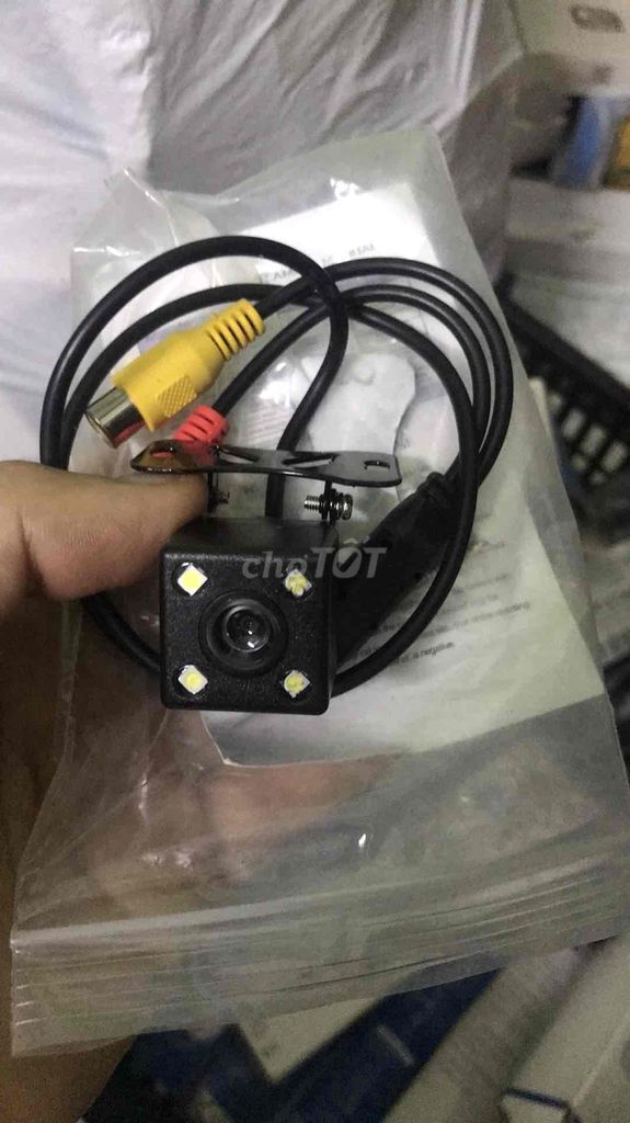 camera lùi ô tô 4 bóng