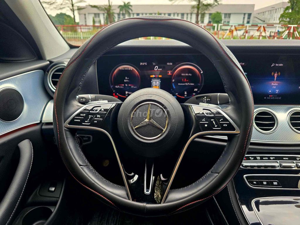 Mercedes Benz E Class 2022 E180 - 22000 km