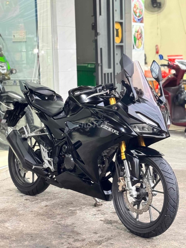 Cần bán Honda CBR150R 2022 Odo:8K Biển SG 9'chủ