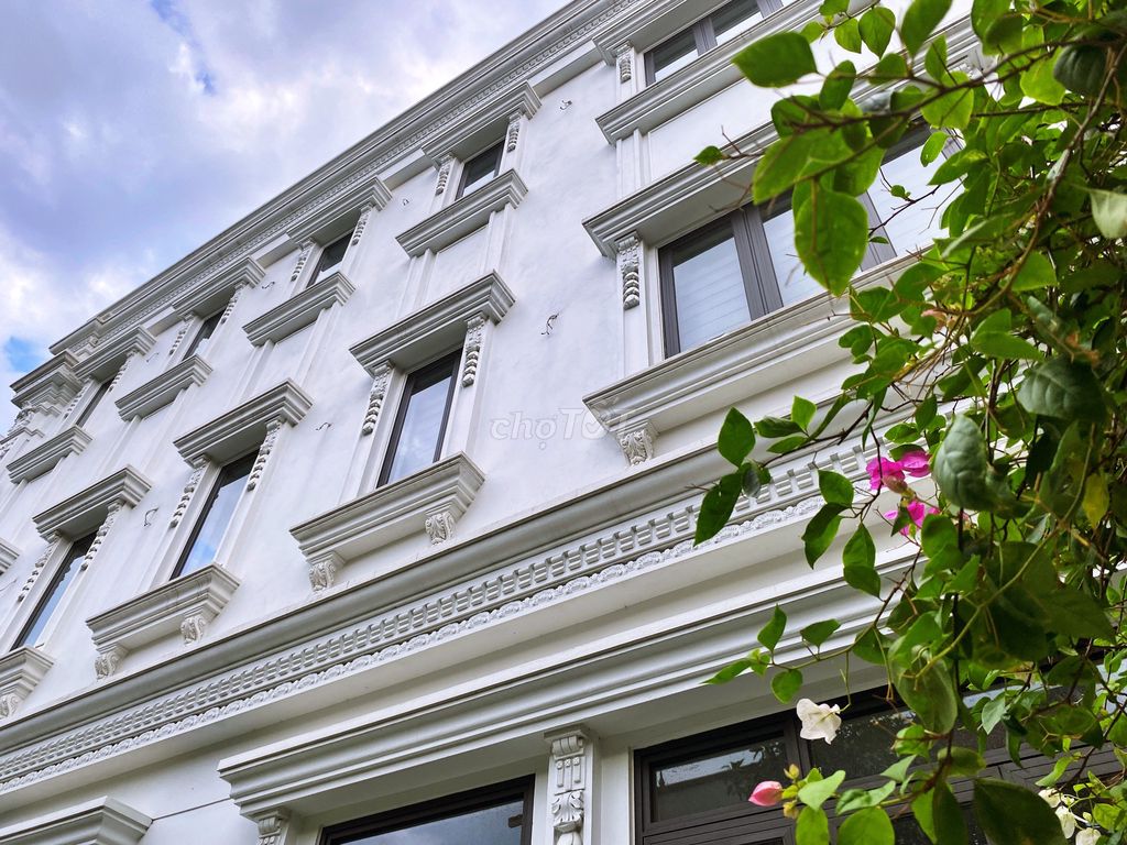 Аренда французской виллы, 4 этажа, 7 комнат, переулок Данг Фук Тхонг