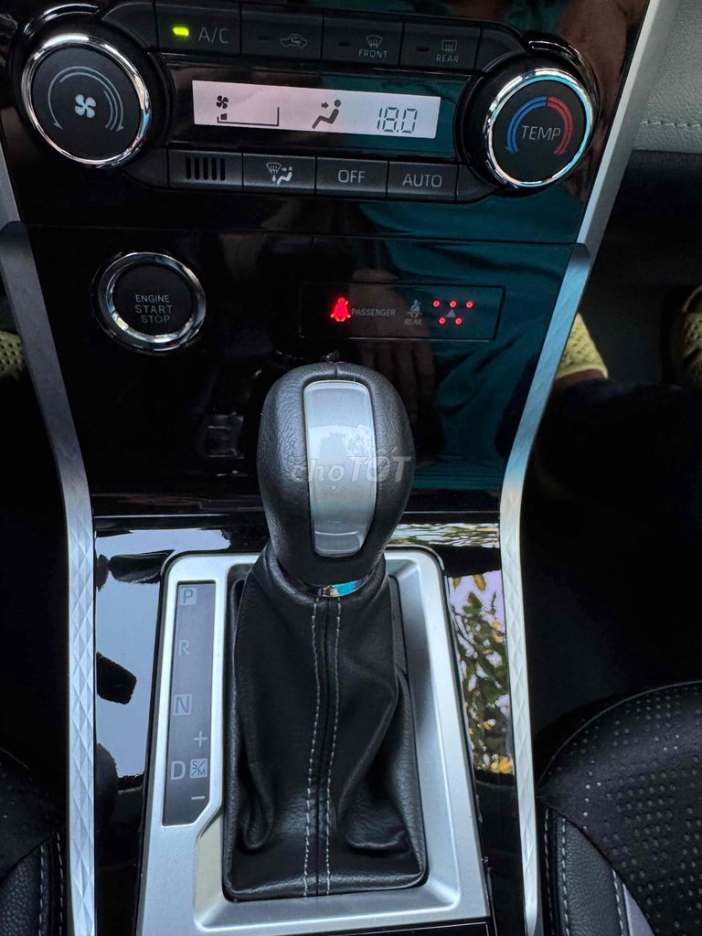 Toyota Veloz 2024 Top 9000 km. Mua bán Ô tô tại Quận Bình Tân Tp Hồ Chí Minh được đăng bởi Lê Hoàng Hải hình 5