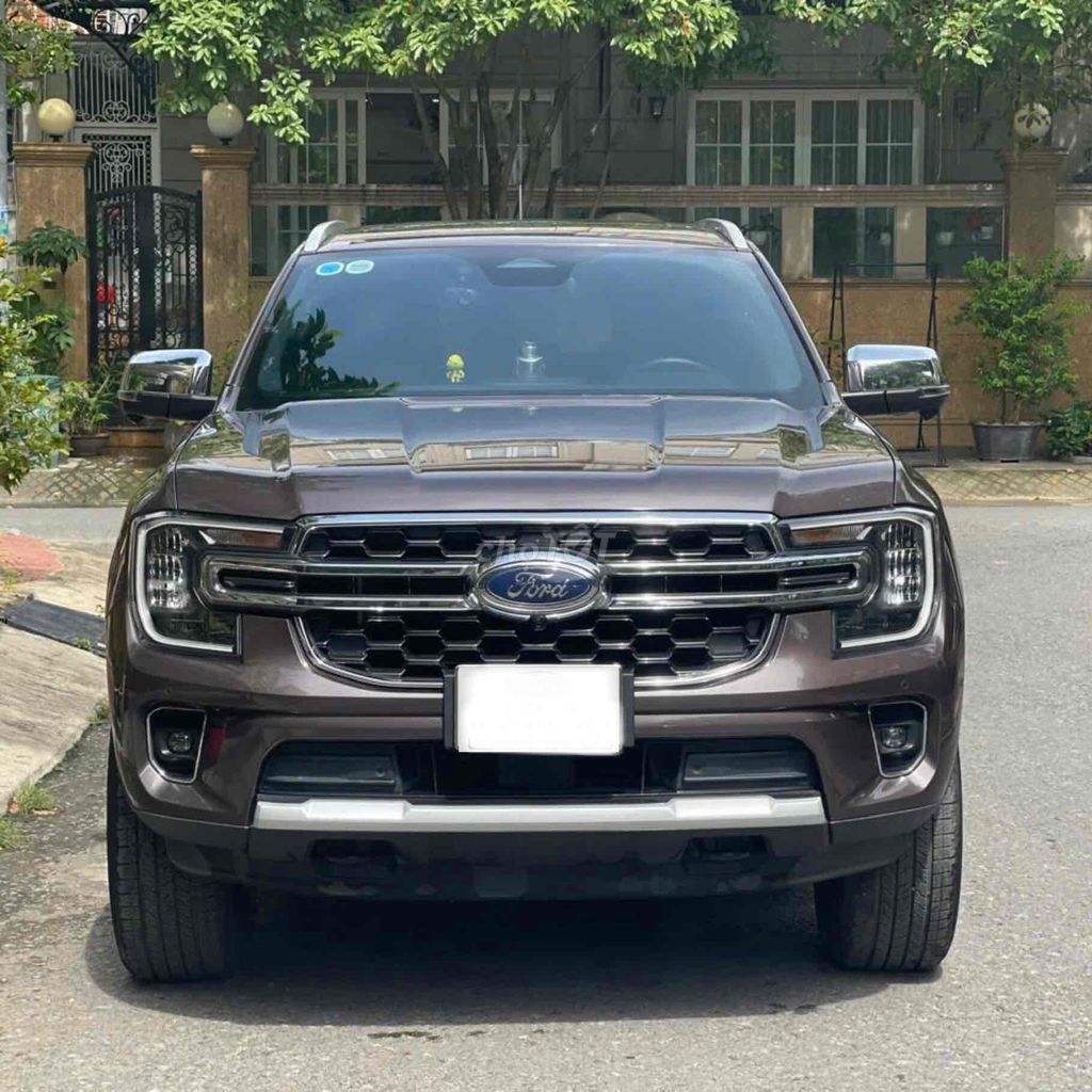 Cần bán xe Ford Everest Titanium 2023 màu nâu