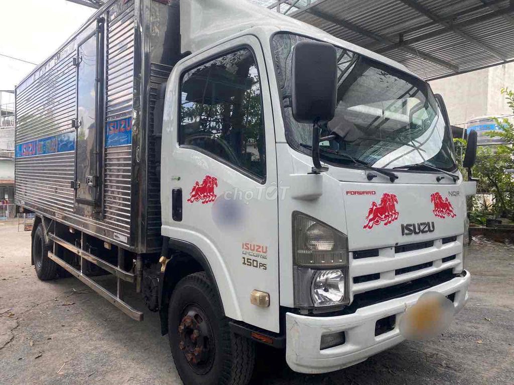 xe tải isuzu 5 tấn kín. sx 2011 .thùng kín 5.4 m