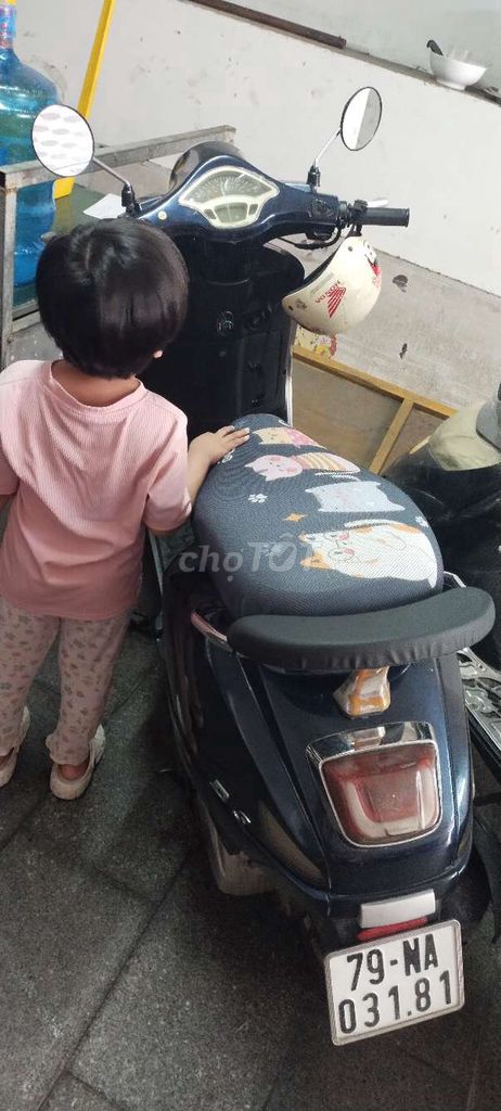 Vespa 50cc máy em. Mạnh.  Ko cần bằng lái. Mua bán Xe máy tại Thành phố Nha Trang Khánh Hòa được đăng bởi Trần Trọng vẹn  hình 1