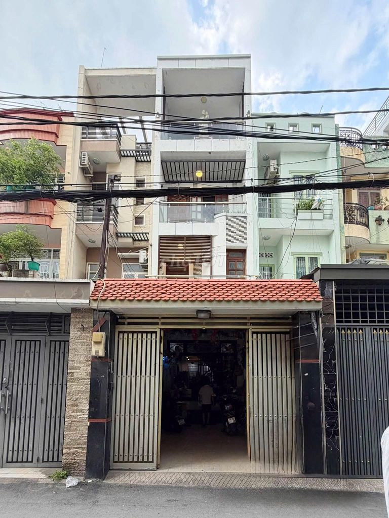 Пластиковый дом в переулке для автомобилей, Бинь Тхань, 92 м², Нхухау, 4 этажа, 13,5 миллиарда