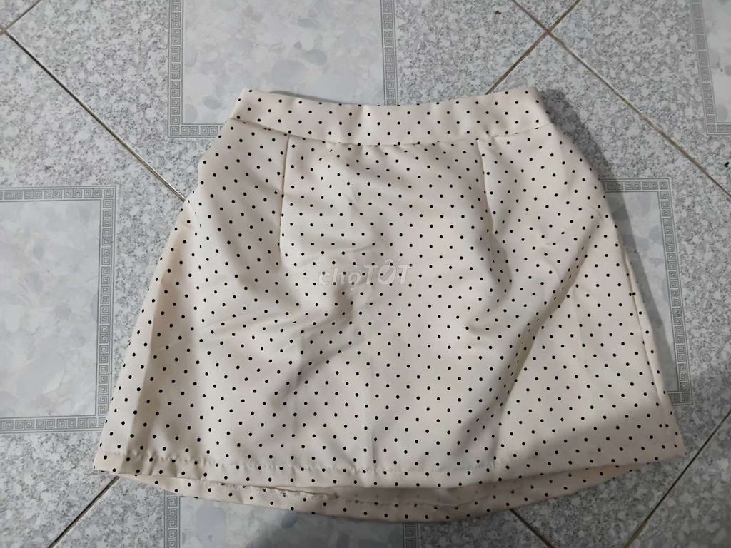 Váy Nữ Chấm bi Trắng <75kg Mới. Mua bán Quần áo tại Huyện Gò Công Tây Tiền Giang được đăng bởi Bích Trâm hình 1