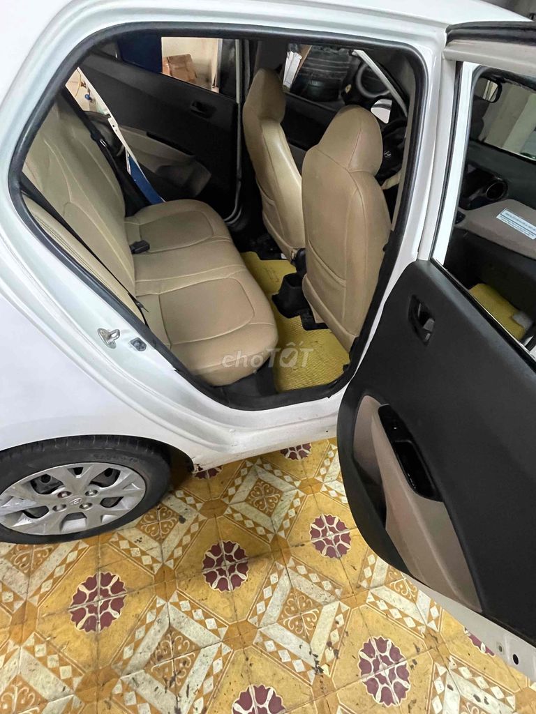 Hyundai Grand i10 2015 Sedan 1.2 Base - 180000 km. Mua bán Ô tô tại Quận Tân Bình Tp Hồ Chí Minh được đăng bởi ngô kiên hình 4