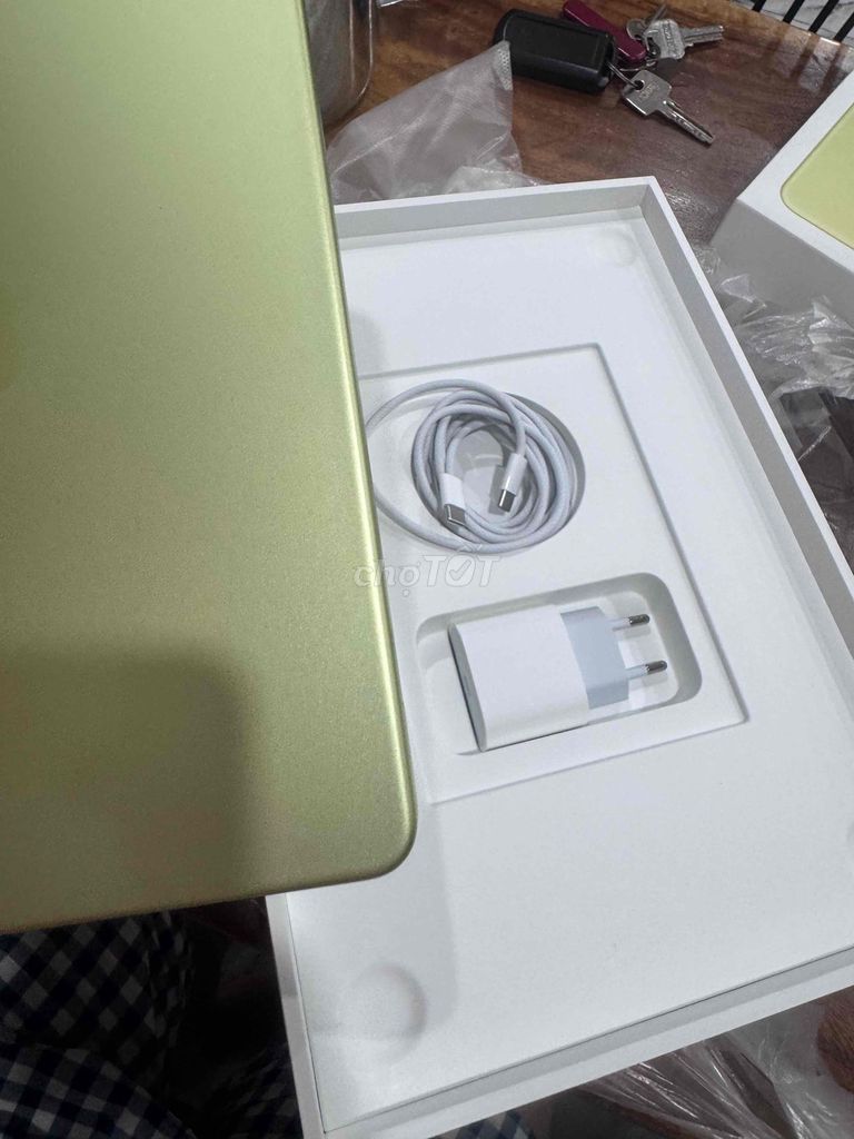 Máy tính bảng Apple Macbook Neo Vàng. Mua bán Laptop tại Quận Thanh Khê Đà Nẵng được đăng bởi Huỳnh Văn Hải hình 1