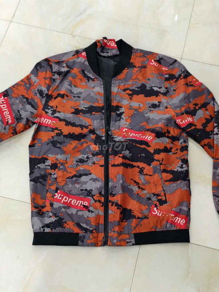 Áo khoác bomber nữ Supreme vải dù size L. Mua bán Quần áo tại Thành phố Nha Trang Khánh Hòa được đăng bởi Anh Black hình 1