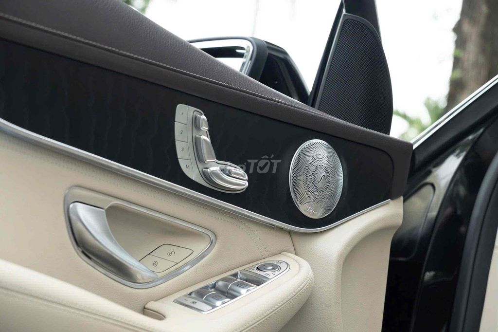 LONG ANH AUTO về Mercedes GLC300 4Matic model 2018. Mua bán Ô tô tại Quận 7 Tp Hồ Chí Minh được đăng bởi LongAnh AuTo  hình 10