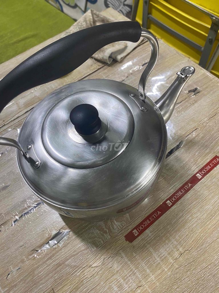 Ấm đun nước Inox Bạc Tay cầm cách nhiệt. Mua bán Dụng cụ nhà bếp tại Quận Tân Phú Tp Hồ Chí Minh được đăng bởi Ngoc Thanh hình 1