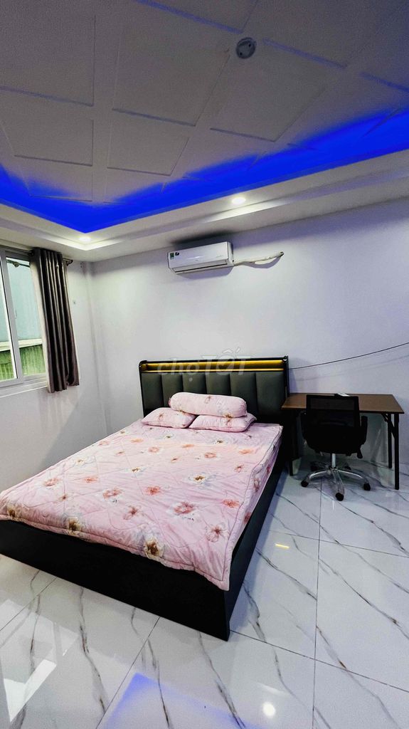 phòng đẹp cao cấp có cửa sổ thoáng mát