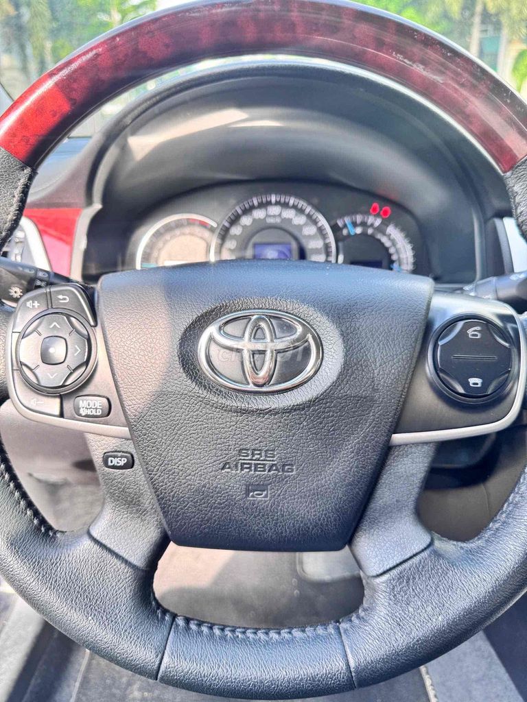 Toyota Camry photo 2