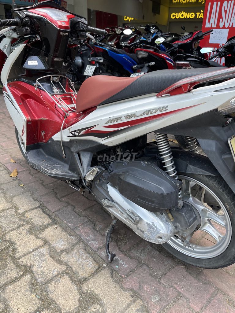 Honda Air Blade 2013 Đỏ trắng. Mua bán Xe máy tại Thành phố Biên Hòa Đồng Nai được đăng bởi Phương nguyễn  hình 6
