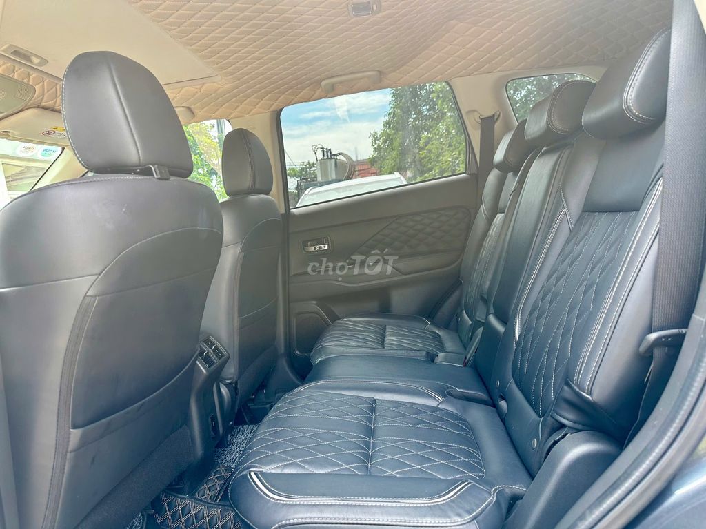 Mitsubishi Outlander Pre 2023 màu đen-30000km. Mua bán Ô tô tại Quận Bình Tân Tp Hồ Chí Minh được đăng bởi Oanh Lê hình 9