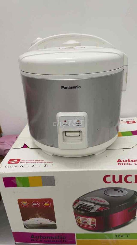 Nồi cơm điện Panasonic màu bạc