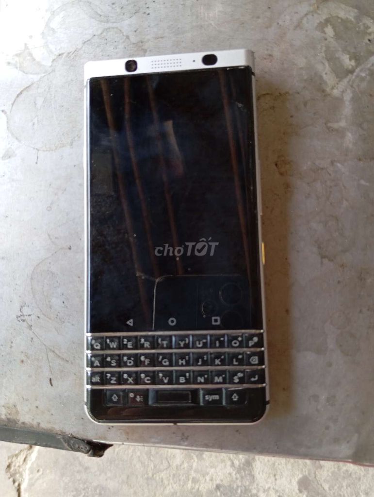 Bán cây điện thoại blackberry như hình không pin