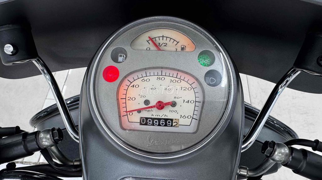 Vespa GTV 300 bản Nhập Khẩu nguyên chiếc từ Ý. Mua bán Xe máy tại Quận Phú Nhuận Tp Hồ Chí Minh được đăng bởi VESPA  PIAGGIO BẢO HƯNG Vespa cũ trả góp  hình 4
