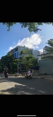 Nhà phố 80 m² · 5 PN · Đường Quản Trọng Linh