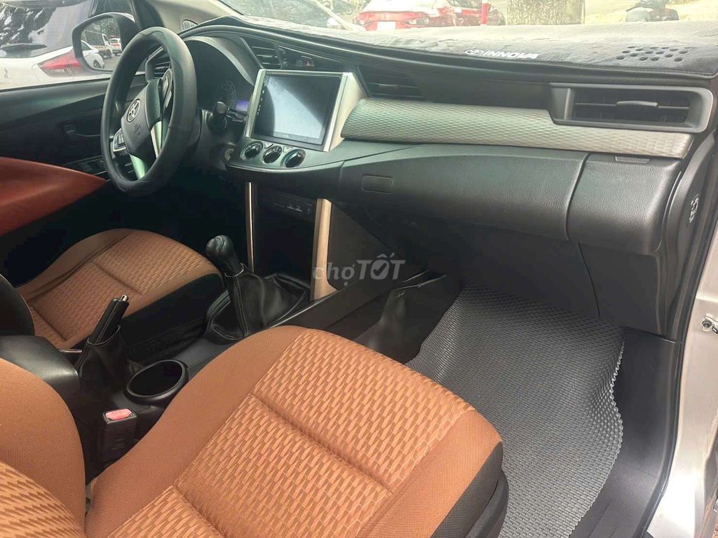 Innova 2019 2.0E - 105000 km. Mua bán Ô tô tại Thành phố Buôn Ma Thuột Đắk Lắk được đăng bởi Thủy Nguyễn hình 5